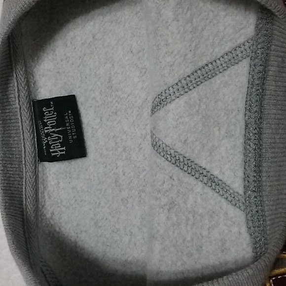 Vintage Harry Potter GRYFFINDOR Small 2019 Sweatshirt - Picture 4 of 7